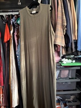 Old Navy Sleeveless Ribbed Maxi Dress in Olive Green